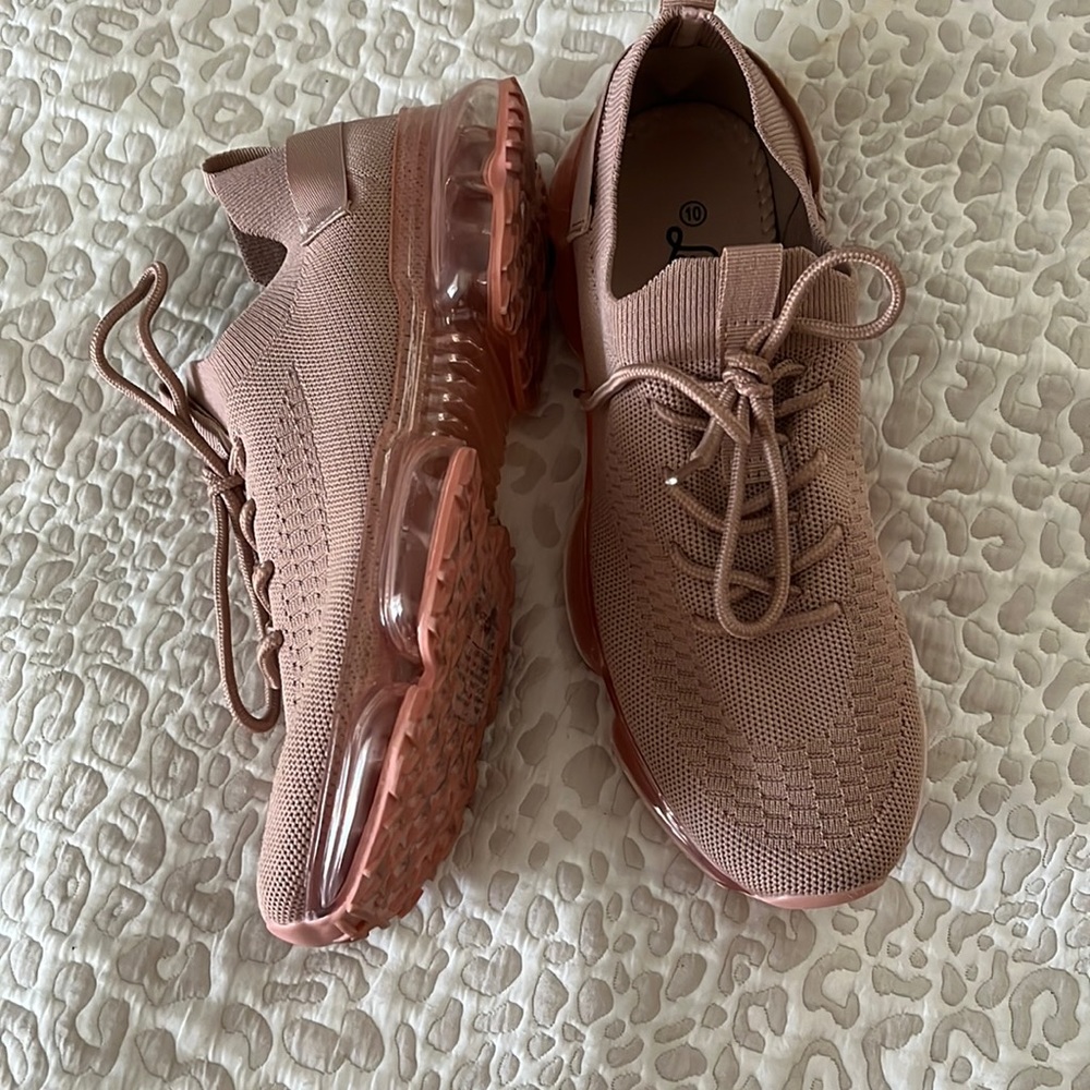 Stretchy Top Blush Color Sneakers